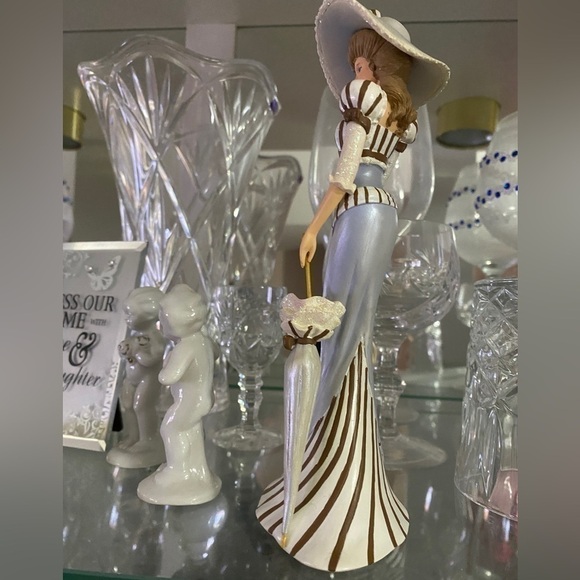 THOMAS Kinkade Ladies of Lamplighter Village
Figurine Collectable High fashion - Picture 5 of 8